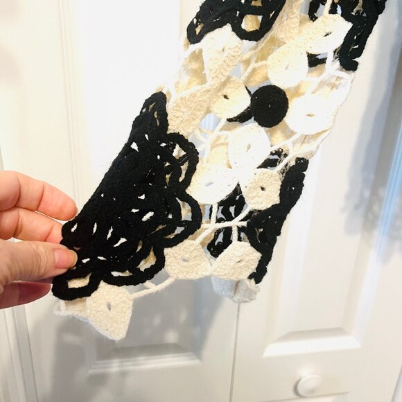 Cloth By Design-Crocheted Black/Ivory Cut Out Flower Knit Bell Sleeve Sweater-XL - Picture 7 of 16